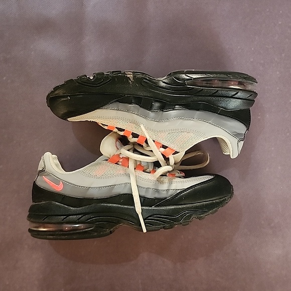 Nike Air Max 95 PS Black Solar Red 905461-007 Size 3Y - Picture 3 of 3